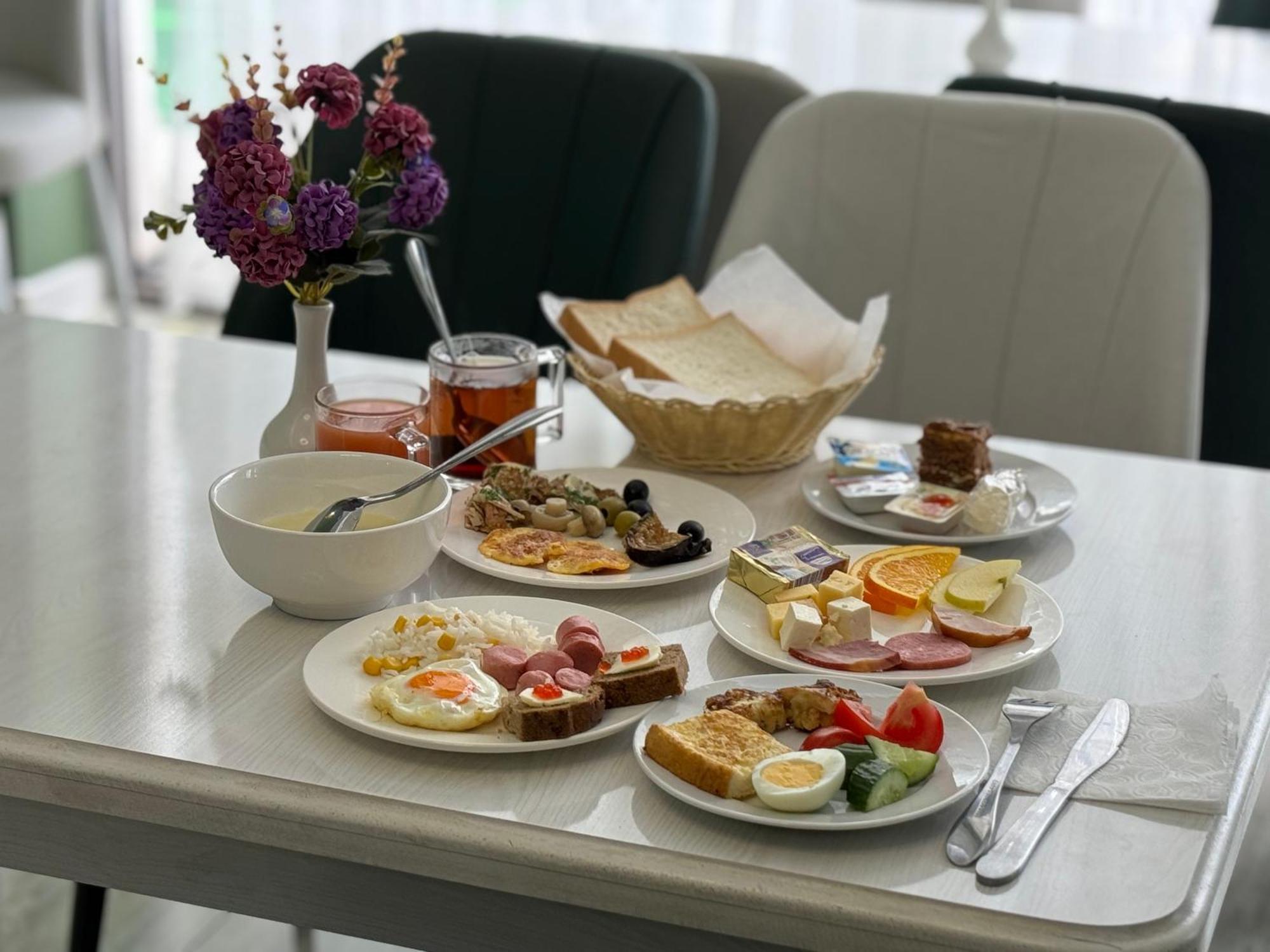 Resident Hotel Ташкент Екстериор снимка
